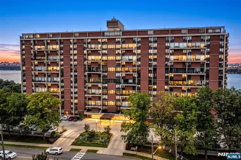 3 Horizon #1002, Fort Lee, NJ 07024