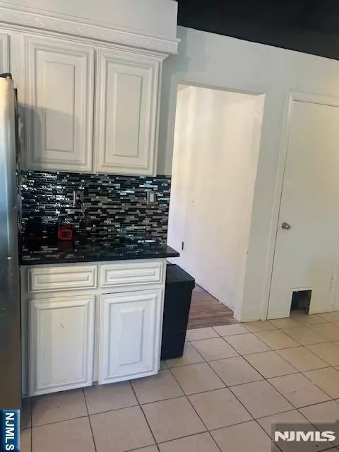 Entry Way - 60 Greenrale Ave, Wayne, NJ 07470 photo 7 of 10