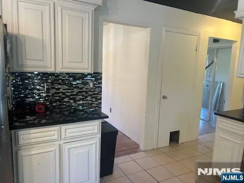 Entry Way - 60 Greenrale Ave, Wayne, NJ 07470 photo 6 of 10