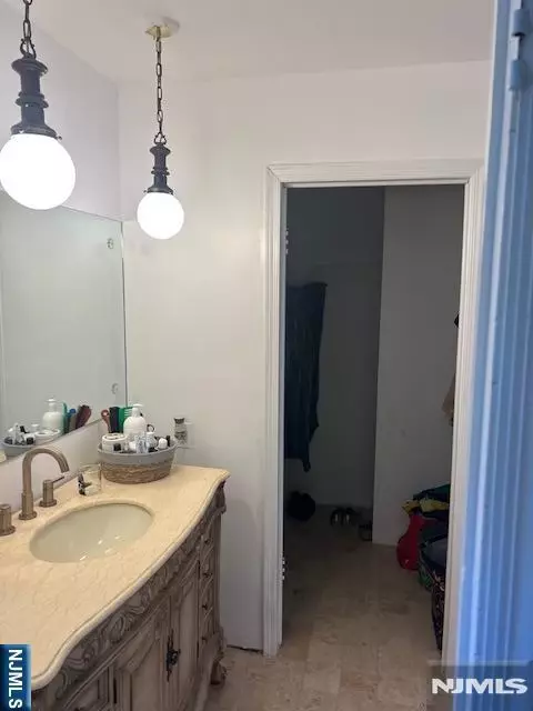 Bath - 60 Greenrale Ave, Wayne, NJ 07470 photo 3 of 7