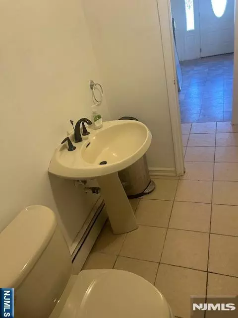 Entry Way - 60 Greenrale Ave, Wayne, NJ 07470 photo 5 of 10