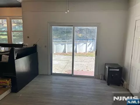 Entry Way - 60 Greenrale Ave, Wayne, NJ 07470 photo 9 of 10