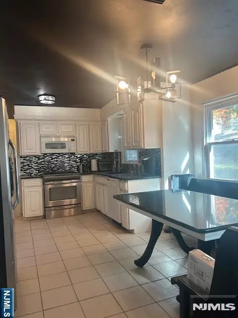 Kitchen - 60 Greenrale Ave, Wayne, NJ 07470 photo 1 of 5