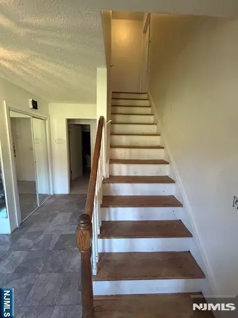 Entry Way - 60 Greenrale Ave, Wayne, NJ 07470 photo 3 of 10