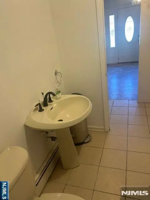 Entry Way - 60 Greenrale Ave, Wayne, NJ 07470 photo 4 of 10