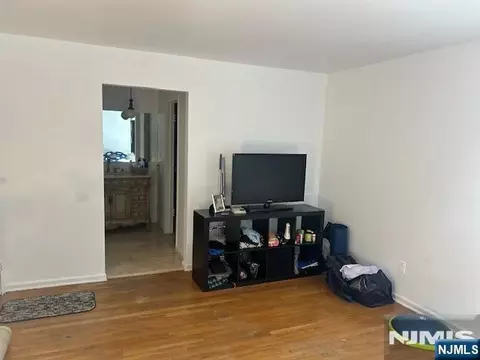 Entry Way - 60 Greenrale Ave, Wayne, NJ 07470 photo 8 of 10