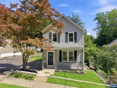 33 Mohawk Ave, Hawthorne, NJ 07506