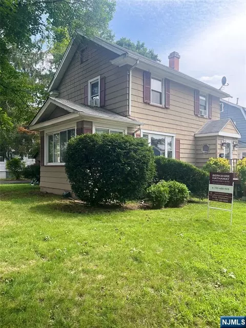 68 Peachtree Rd, Maplewood, NJ 07040