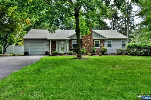 320 Monroe Ave, Wyckoff, NJ 07481