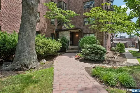 3020 Edwin Ave #2C, Fort Lee, NJ 07024