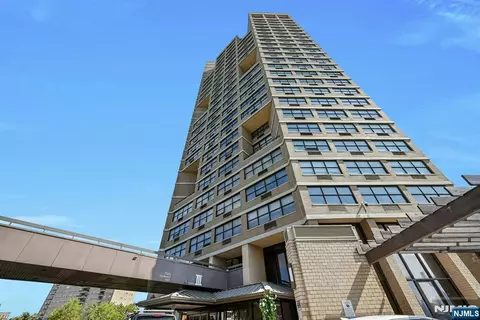 7004 Boulevard E #28C, Guttenberg, NJ 07093