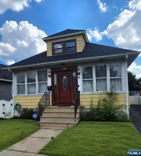 7-20 Fern St, Fair Lawn, NJ 07410