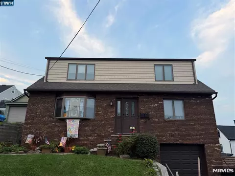 407 Berry Ave, Carlstadt, NJ 07072