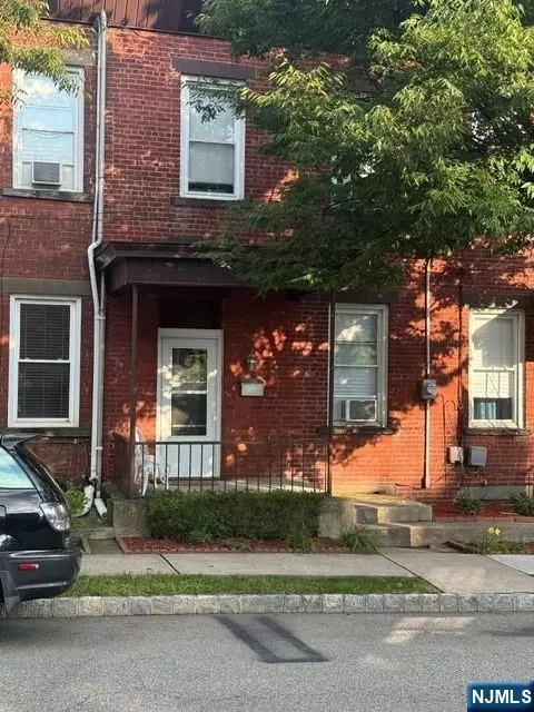 421 4th St, Carlstadt, NJ 07072