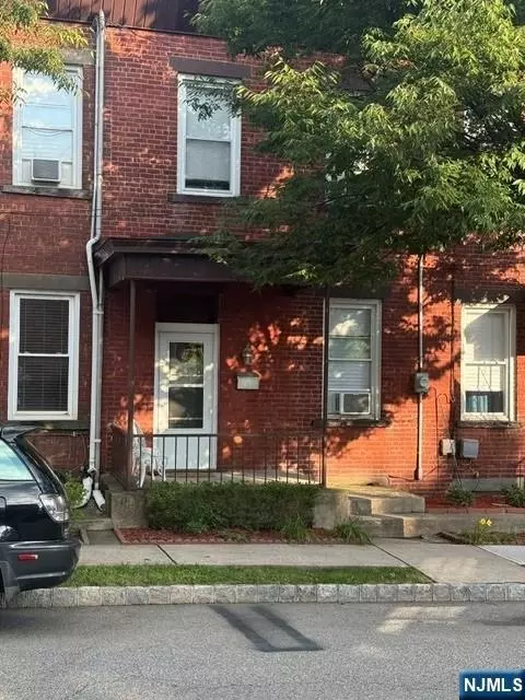 421 4th St, Carlstadt, NJ 07072