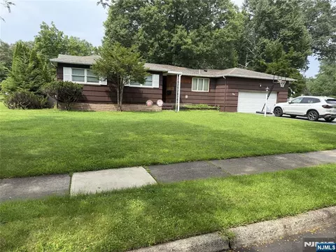1 Raleigh Ln, Wayne, NJ 07470