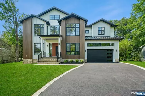 83 Falcon Rd, Livingston, NJ 07039
