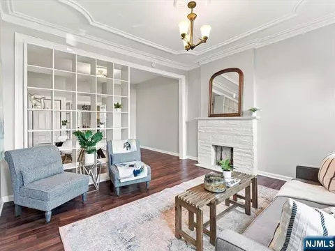 35 Waverly St #3, Jersey City, NJ 07306