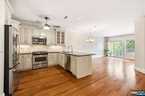 1206 Rio Vista Ln, Northvale, NJ 07647