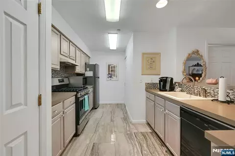 Entry Way - 189 Forest Ave #411, Paramus, NJ 07652 photo 1 of 3