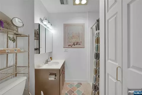 Entry Way - 189 Forest Ave #411, Paramus, NJ 07652 photo 2 of 3