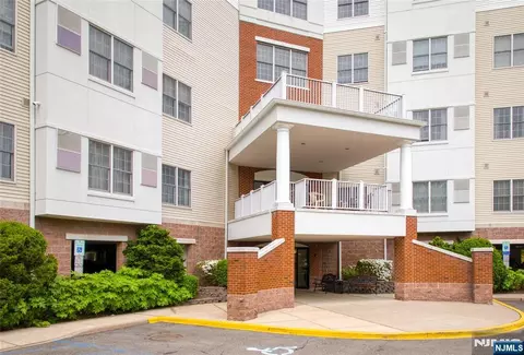 Exterior - 189 Forest Ave #411, Paramus, NJ 07652 photo 1 of 2