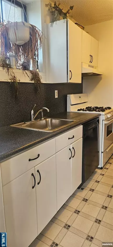 Kitchen - 235 Prospect Ave #5B, Hackensack, NJ 07601 photo 1 of 4