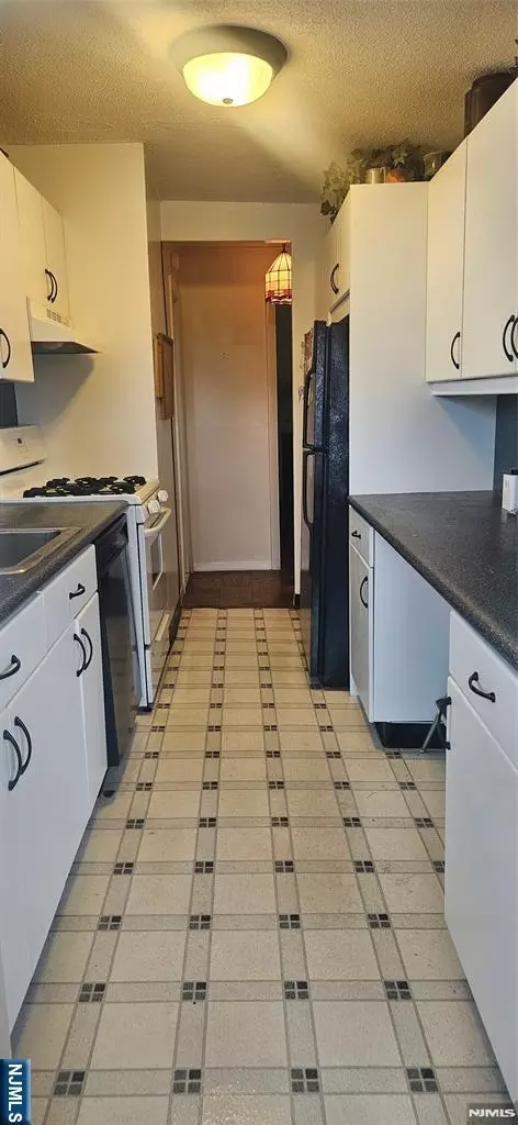 Kitchen - 235 Prospect Ave #5B, Hackensack, NJ 07601 photo 3 of 4