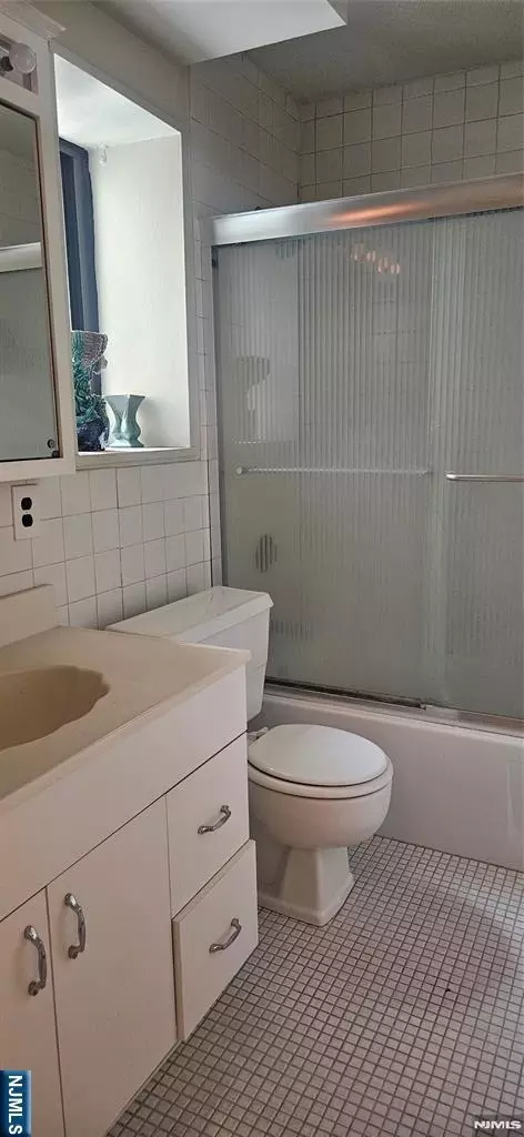 Bath - 235 Prospect Ave #5B, Hackensack, NJ 07601 photo 1 of 1
