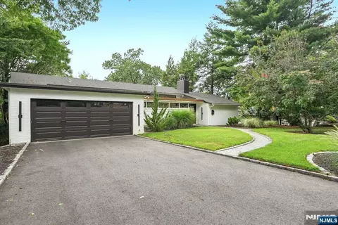 502 Ridgeland Ter, Leonia, NJ 07605