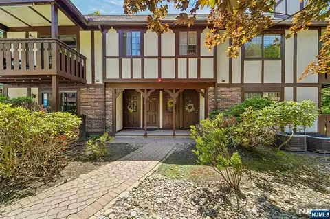 3811 Melville Ct, Mahwah, NJ 07430