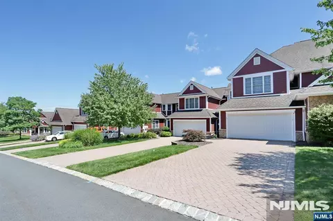 28 Turnberry Ln, Hamburg, NJ 07419
