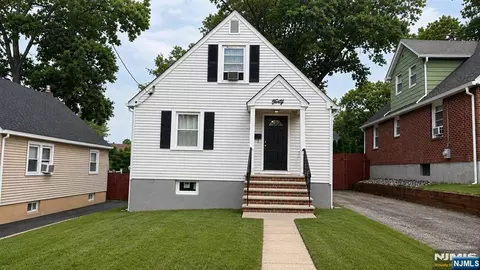 40 Seminole Ave, Dumont, NJ 07628