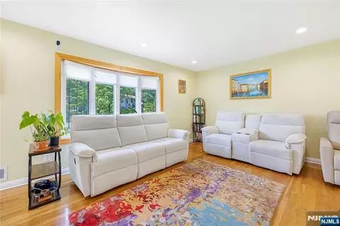 1607 Broad St, Bloomfield, NJ 07003