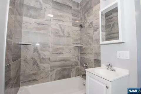 Bath - 1099-1101 Ringwood Ave, Haskell, NJ 07420 photo 1 of 4