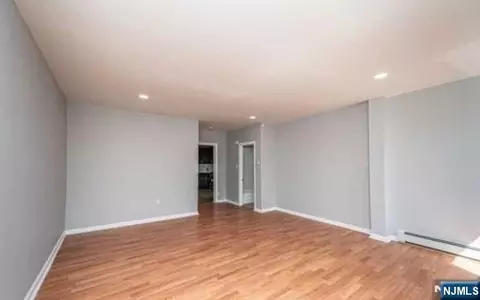 Living - 1099-1101 Ringwood Ave, Haskell, NJ 07420 photo 3 of 3