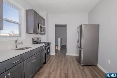Entry Way - 1099-1101 Ringwood Ave, Haskell, NJ 07420 photo 5 of 7