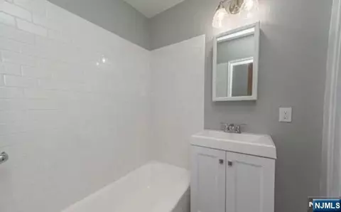 Bath - 1099-1101 Ringwood Ave, Haskell, NJ 07420 photo 4 of 4