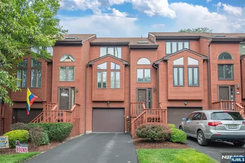45 Sampson St #11, Saddle Brook, NJ 07663