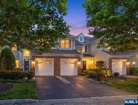 21 Chestnut Ct, Cedar Grove, NJ 07009