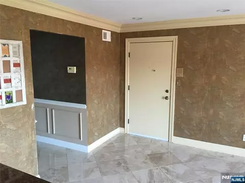 825 Riverside Ave #16, Lyndhurst, NJ 07071