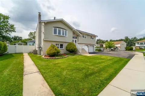 5 La Rosa Dr, Little Ferry, NJ 07643