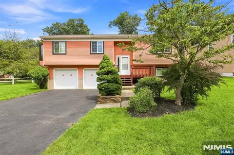 17 Lunn Ave, Bergenfield, NJ 07621