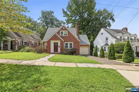680 Northumberland Rd, Teaneck, NJ 07666