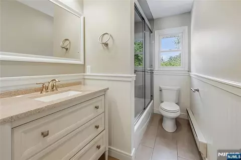 Bath - 377 Chelsea St, Paramus, NJ 07652 photo 3 of 3