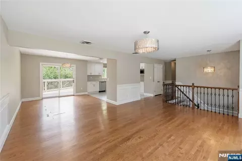 Living - 377 Chelsea St, Paramus, NJ 07652 photo 2 of 5
