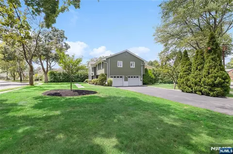 Exterior - 377 Chelsea St, Paramus, NJ 07652 photo 5 of 8