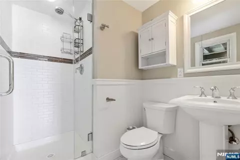 Bath - 377 Chelsea St, Paramus, NJ 07652 photo 2 of 3
