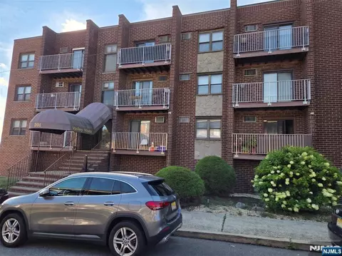 201 12th #25, Palisades Park, NJ 07650