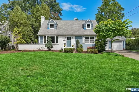 251 Brookmere Ct, Ridgewood, NJ 07450
